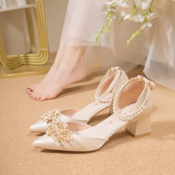 Дамски обувки в продажба 2023 Нова мода заострени метални мъниста твърди жени високи токчета лято отдих банкет жени сватба помпа