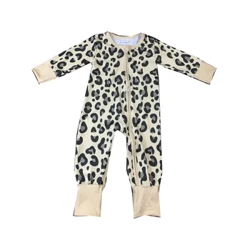 Търговия на едро бебешки ританки дрехи дълъг ръкав леопард крави щампи цип спален вагон гащеризон